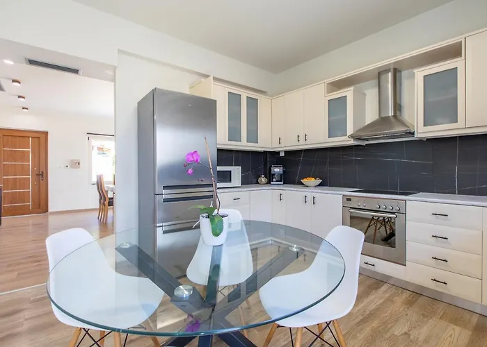 Gk Halepa Luxury Apartment