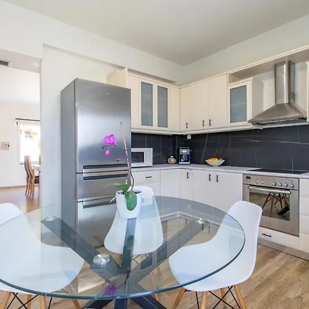 Gk Halepa Luxury Apartment